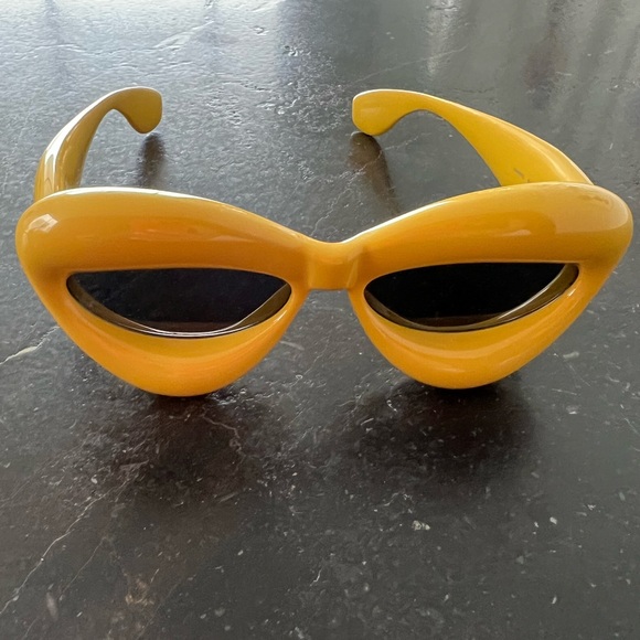 LOEWE INFLATED INJECTION PLASTIC CAT-EYE SUNGLASSES - Picture 3 of 9